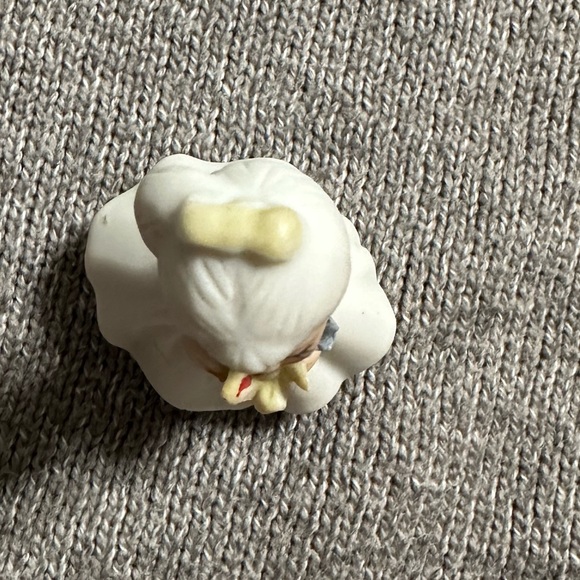 Vintage miniature bisque Flower of the Month figurine - Picture 3 of 4